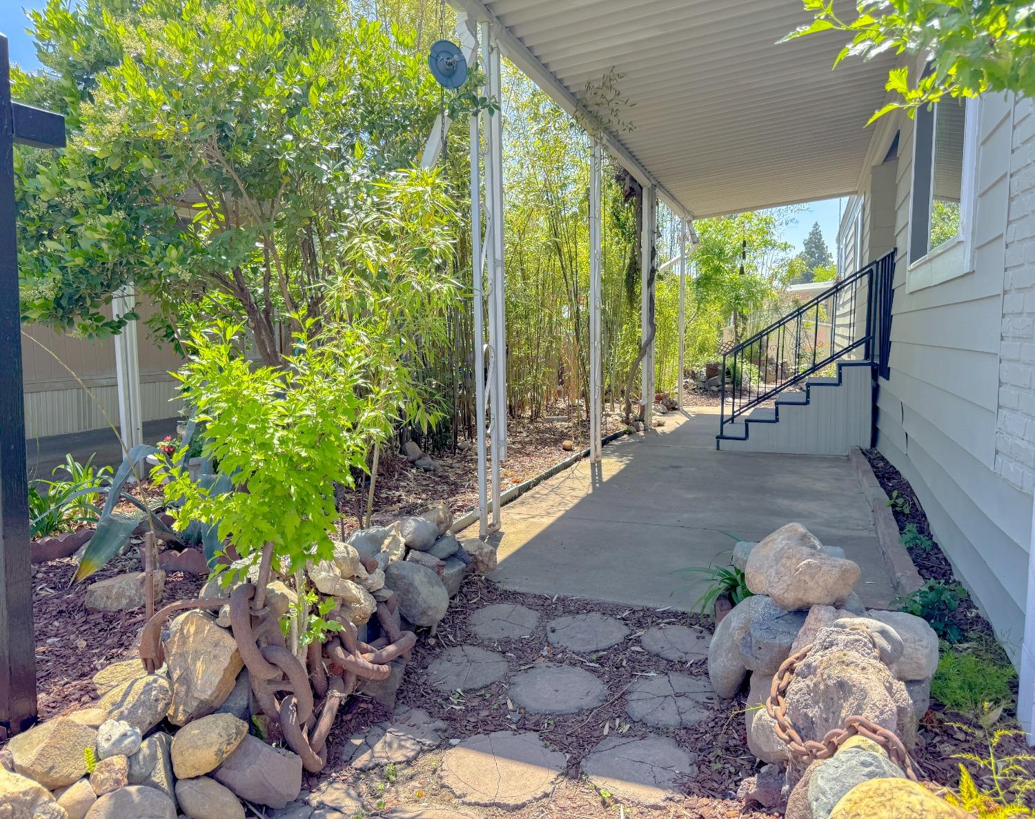 Detail Gallery Image 5 of 48 For 5836 Stonyford, Sacramento,  CA 95842 - 3 Beds | 2 Baths