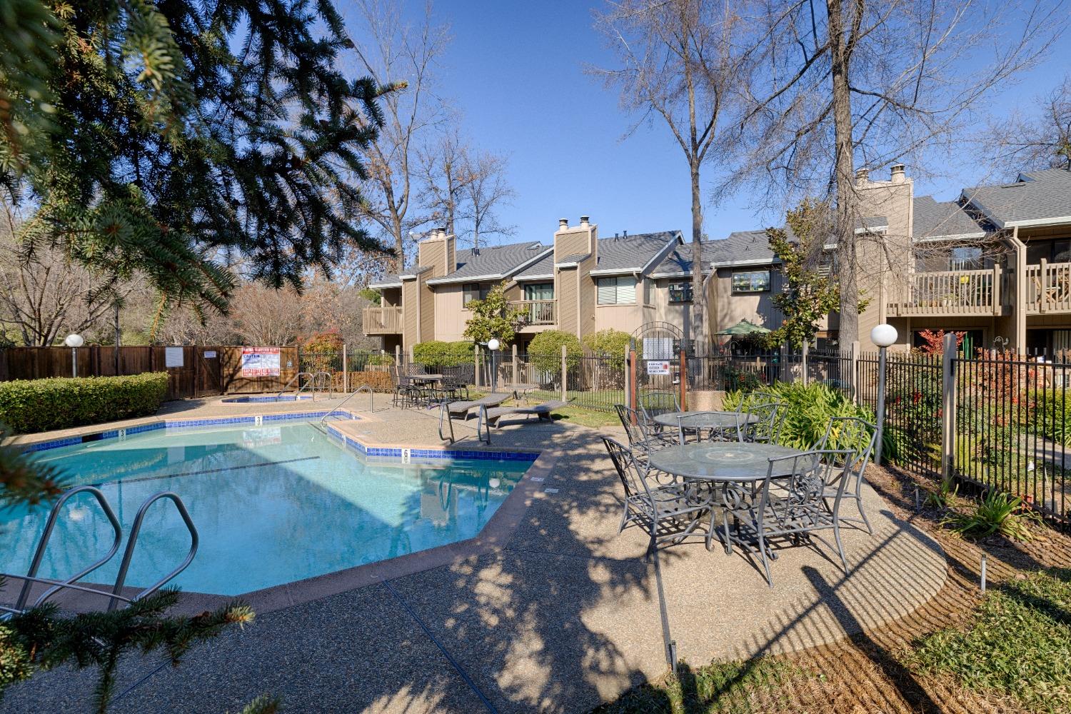 Photo #2: 225054816 Listing 