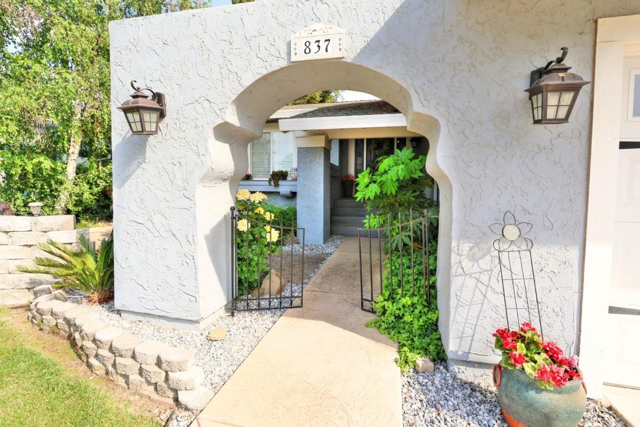 Detail Gallery Image 3 of 25 For 837 Lewis Ave, Woodland,  CA 95695 - 4 Beds | 2/1 Baths