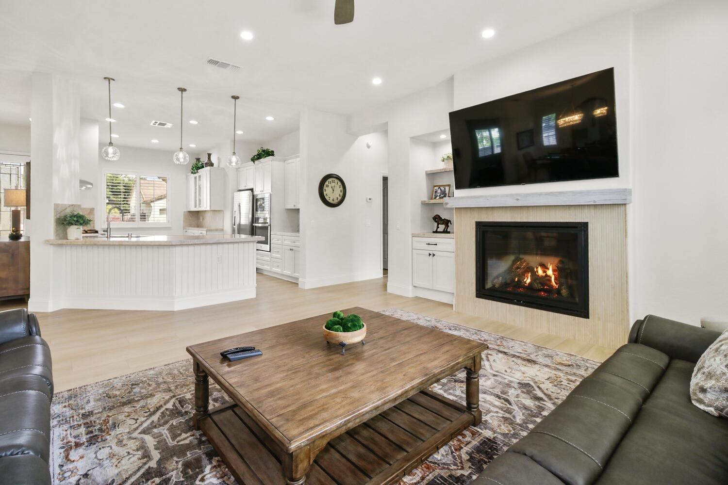 Detail Gallery Image 11 of 85 For 2500 Emerald Lake, Elk Grove,  CA 95758 - 2 Beds | 2 Baths