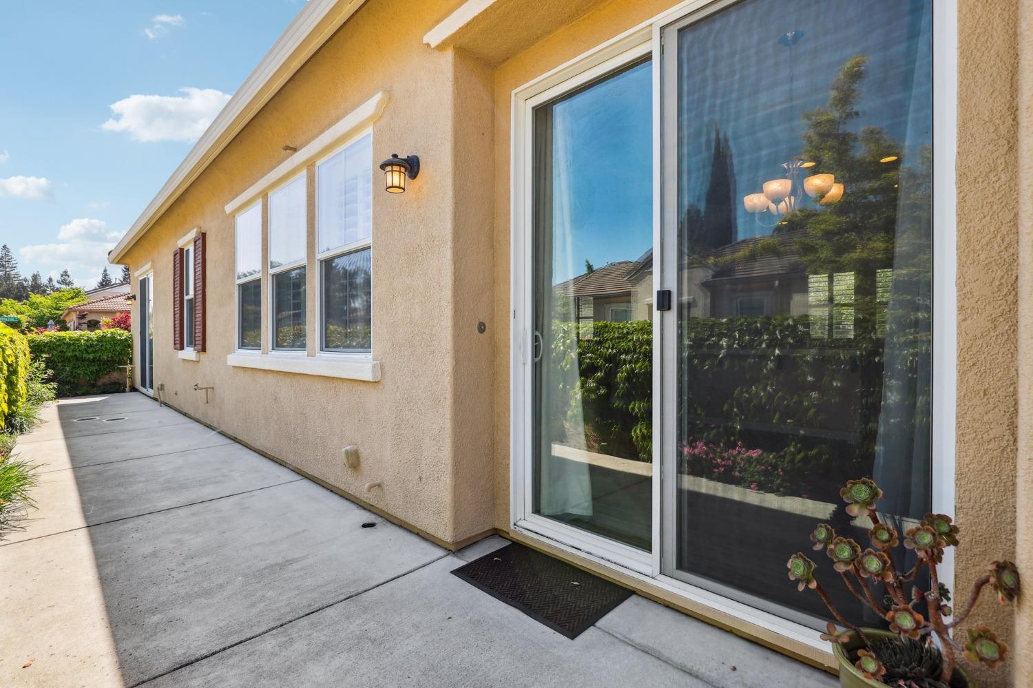 Detail Gallery Image 33 of 41 For 8040 Linda Isle Ln, Sacramento,  CA 95831 - 3 Beds | 2 Baths