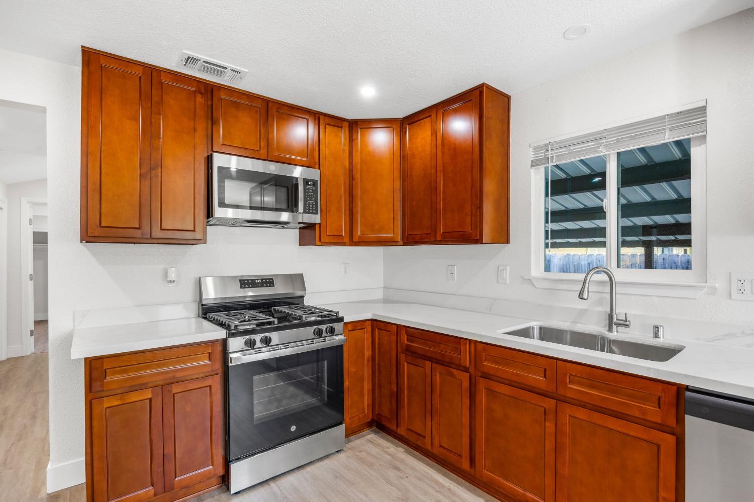 Detail Gallery Image 7 of 41 For 10505 Georgetown Dr, Rancho Cordova,  CA 95670 - 5 Beds | 3 Baths