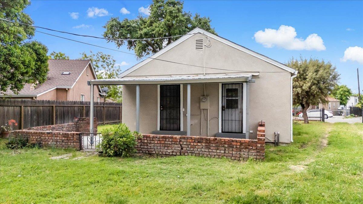 Sycamore Avenue, Stockton, California image 43