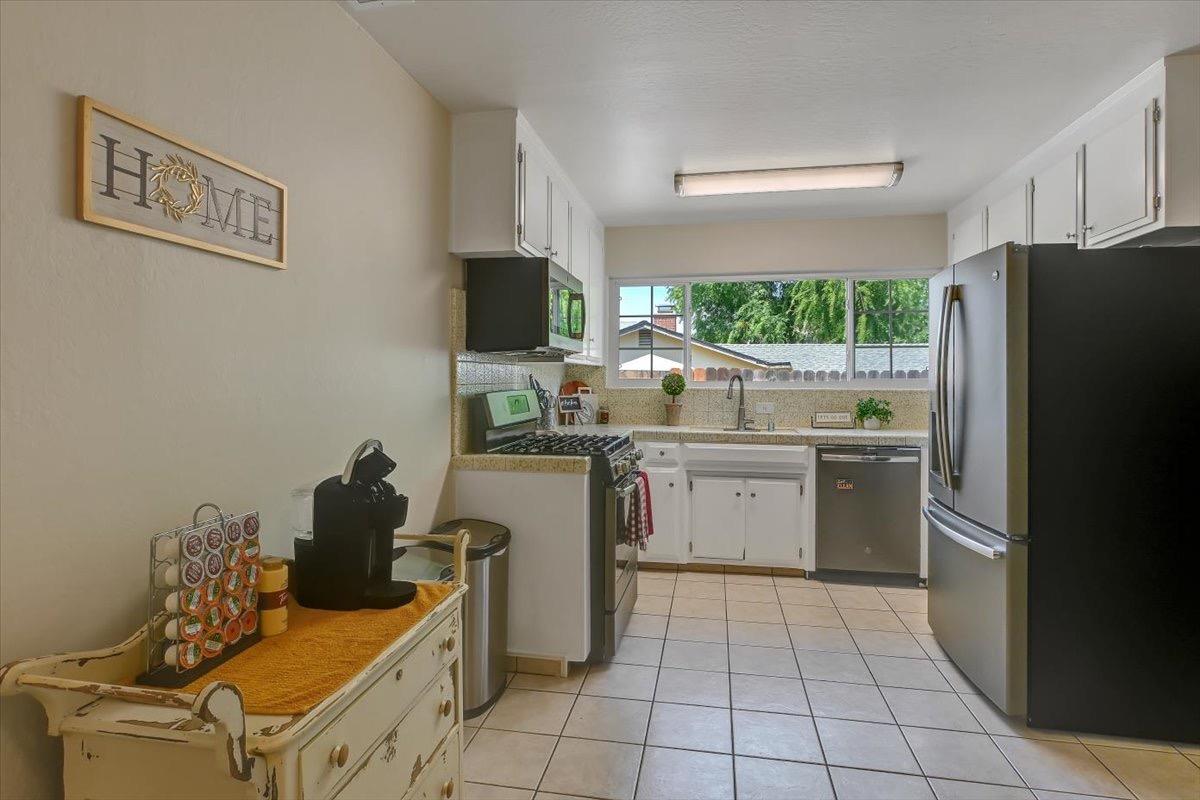 Detail Gallery Image 10 of 42 For 5401 Norway Dr, Orangevale,  CA 95662 - 4 Beds | 2 Baths