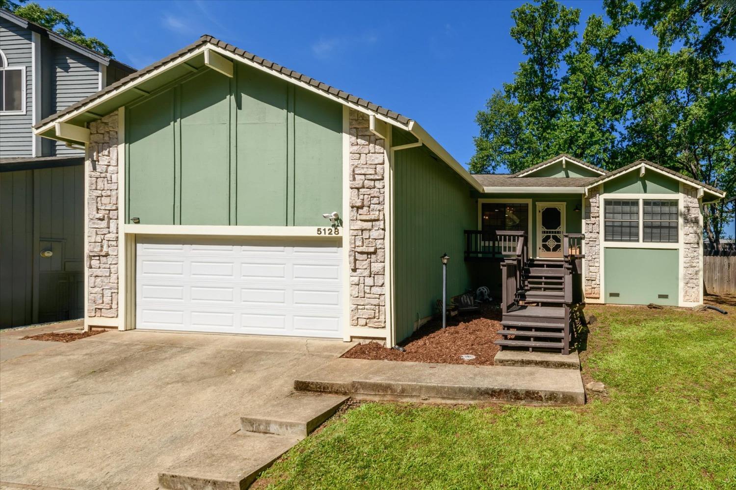 Clarion Court, Placerville, California image 2
