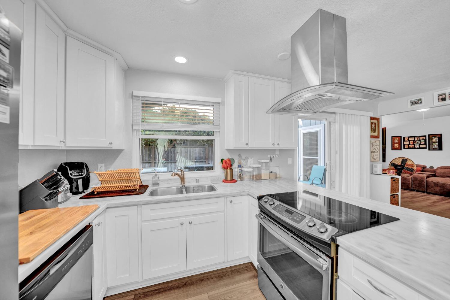 Detail Gallery Image 11 of 26 For 8017 Peppertree Way, Citrus Heights,  CA 95621 - 4 Beds | 2 Baths