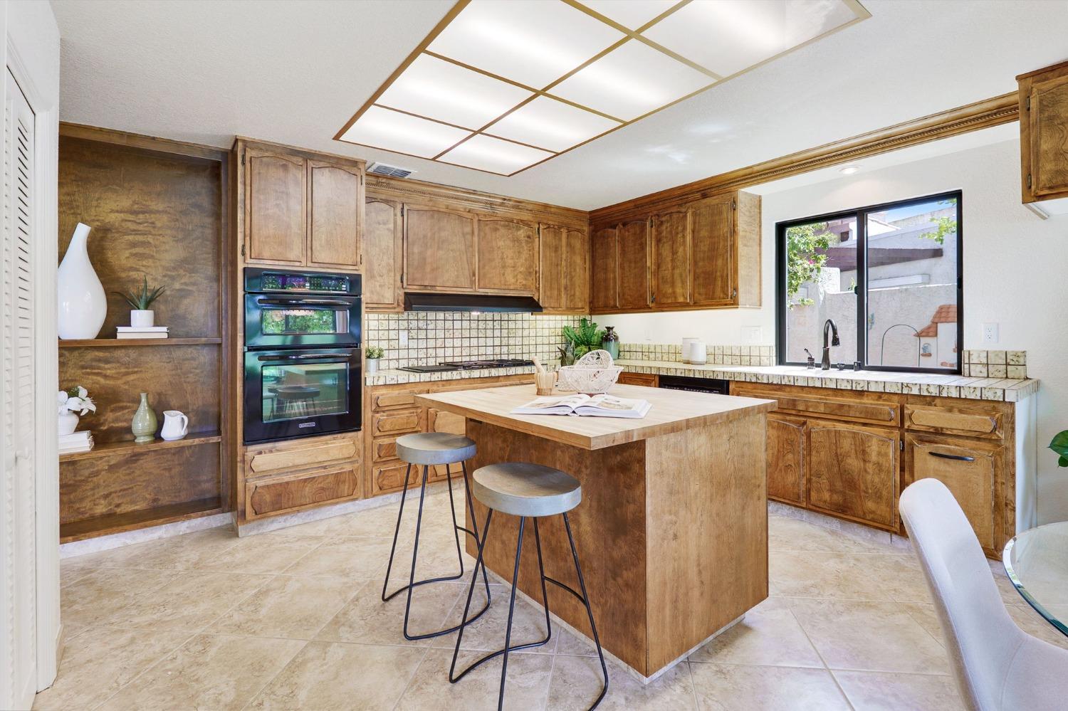 Lake Terrace Circle, Davis, California image 12