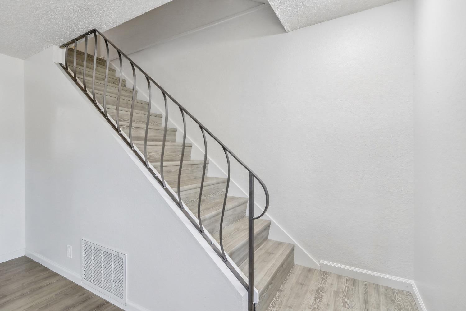 Detail Gallery Image 24 of 44 For 9101 La Riviera Dr, Sacramento,  CA 95826 - 4 Beds | 2 Baths