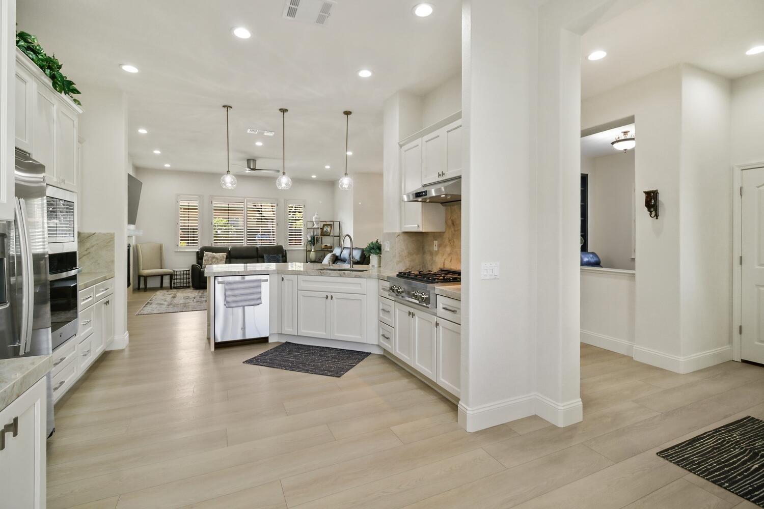 Detail Gallery Image 31 of 85 For 2500 Emerald Lake, Elk Grove,  CA 95758 - 2 Beds | 2 Baths