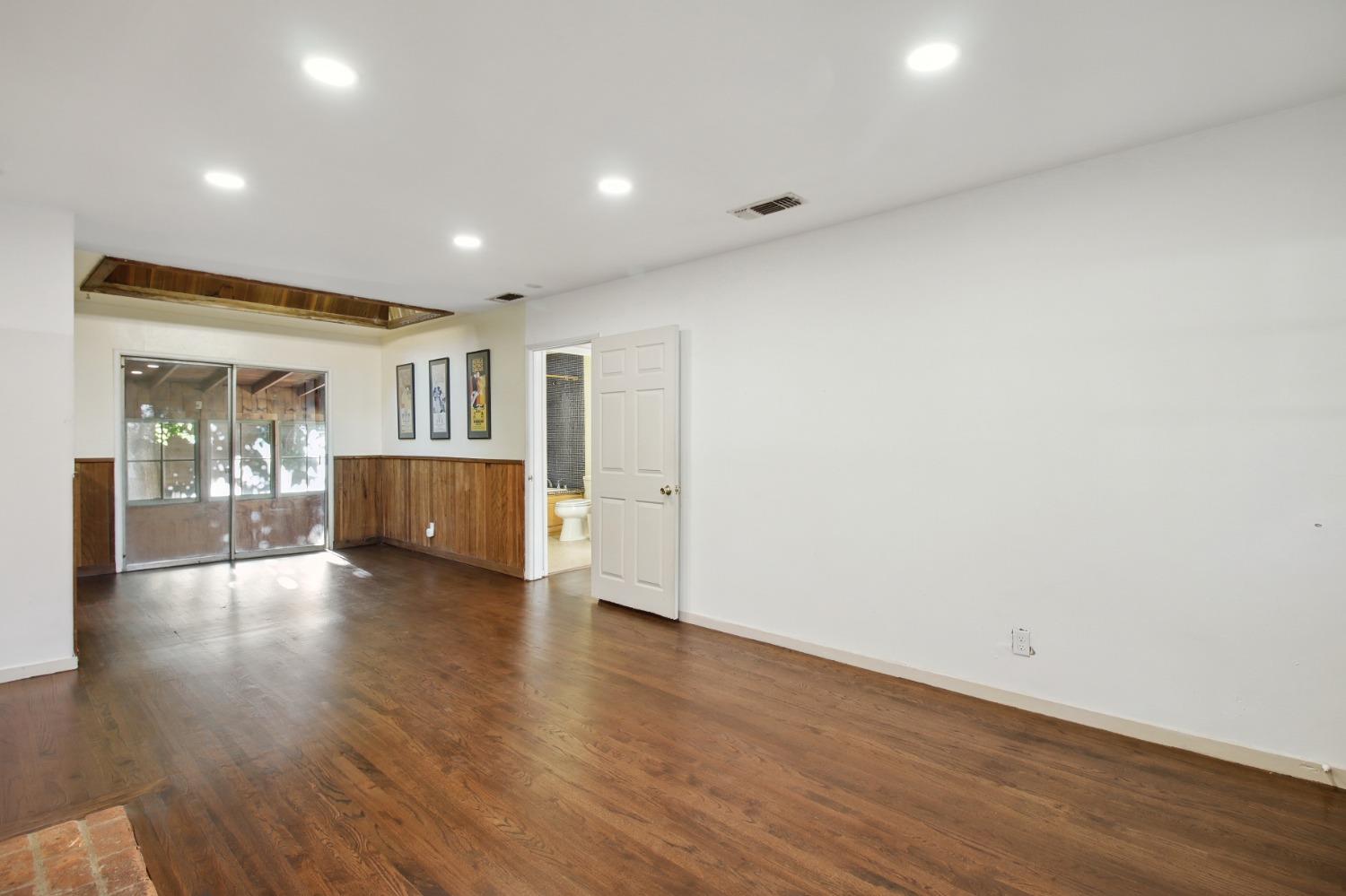 Detail Gallery Image 6 of 57 For 915 Eureka Ave, Davis,  CA 95616 - 6 Beds | 5 Baths