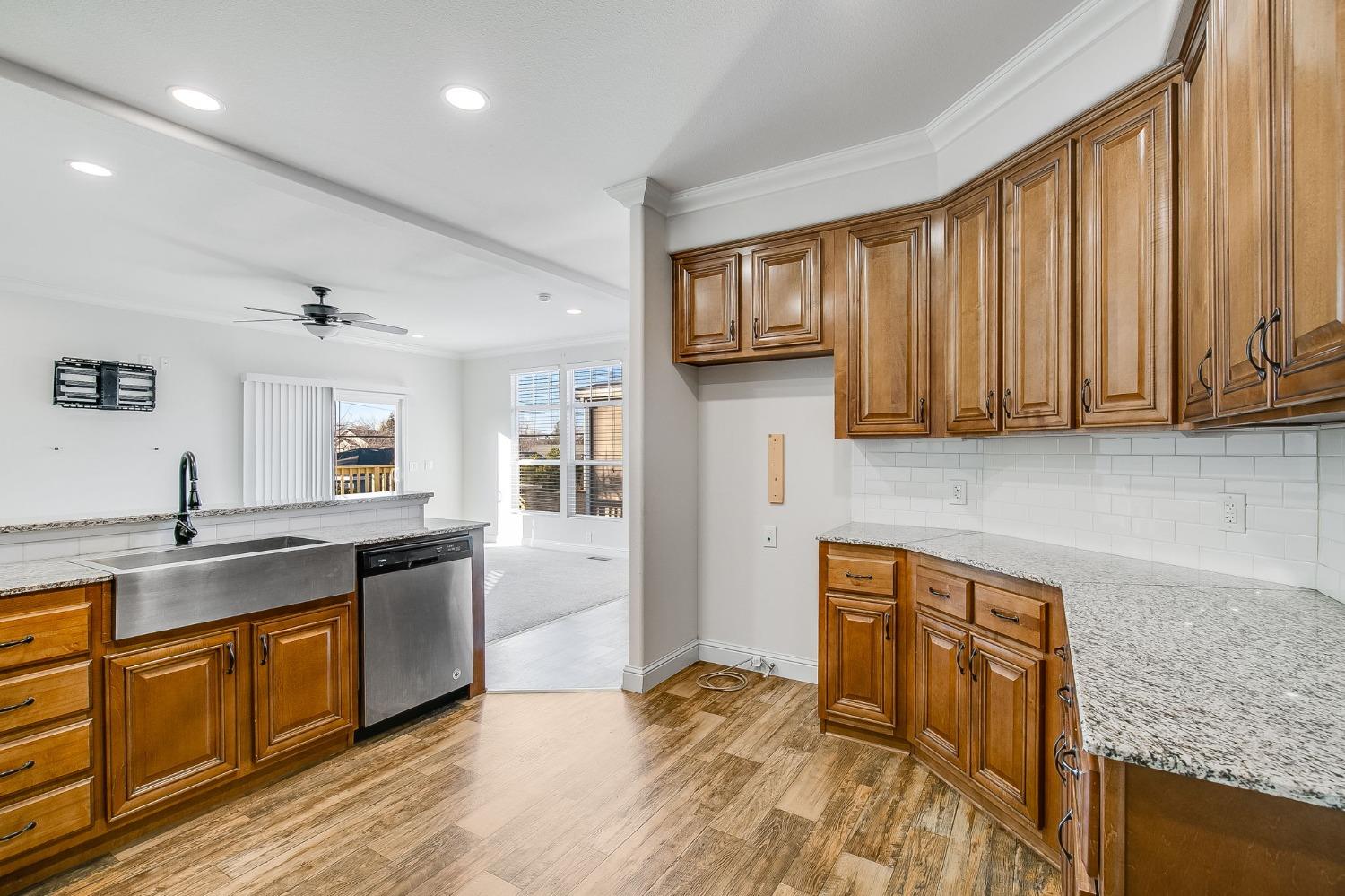 Detail Gallery Image 11 of 38 For 5505 S Grove St 318, Rocklin,  CA 95677 - 3 Beds | 2 Baths