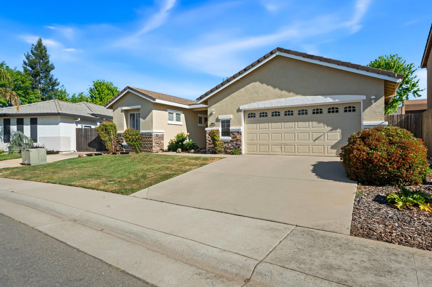 Mission Hills Drive, Sacramento, California image 3