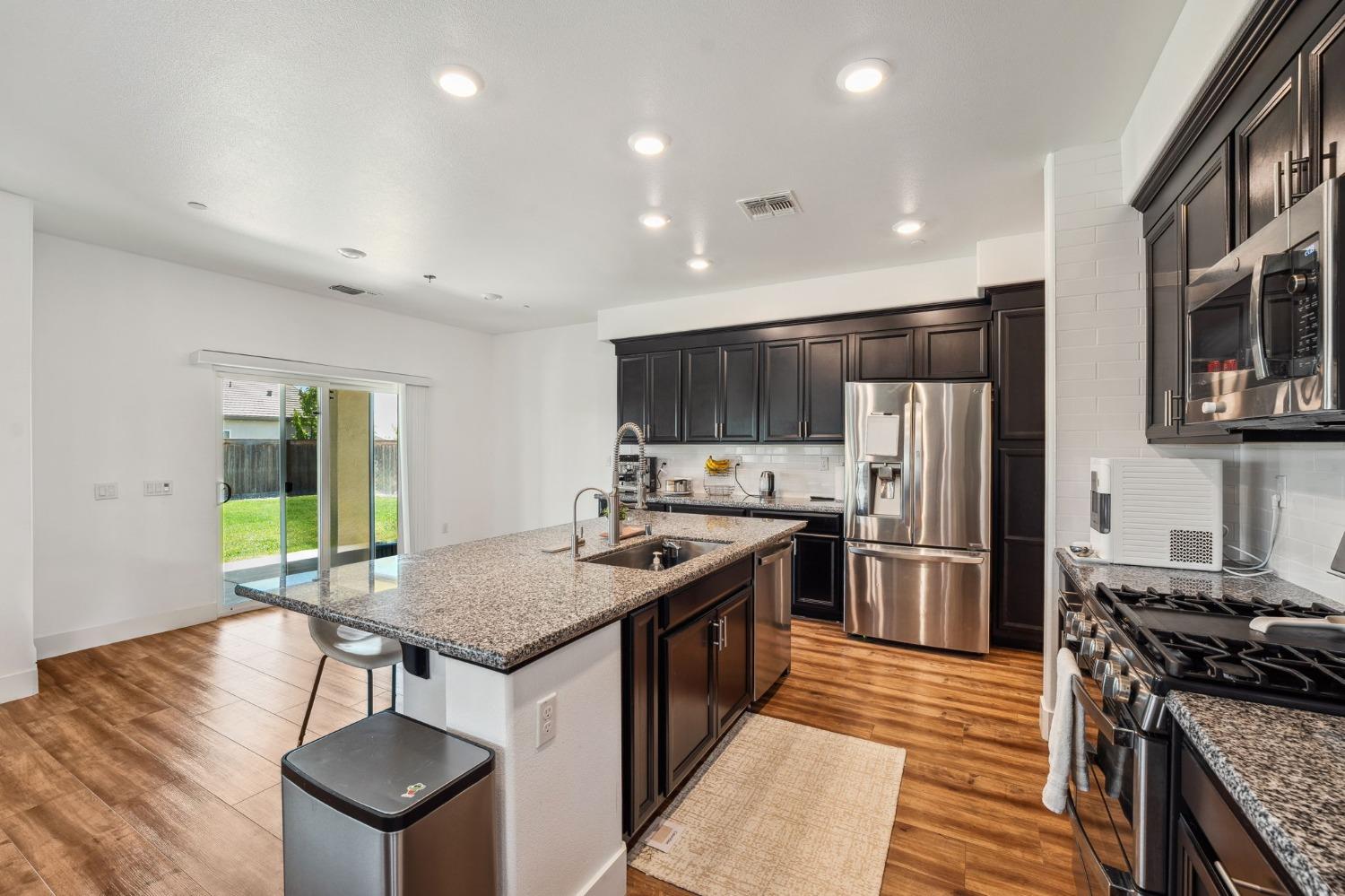 Abbeylane Way, Olivehurst, California image 7