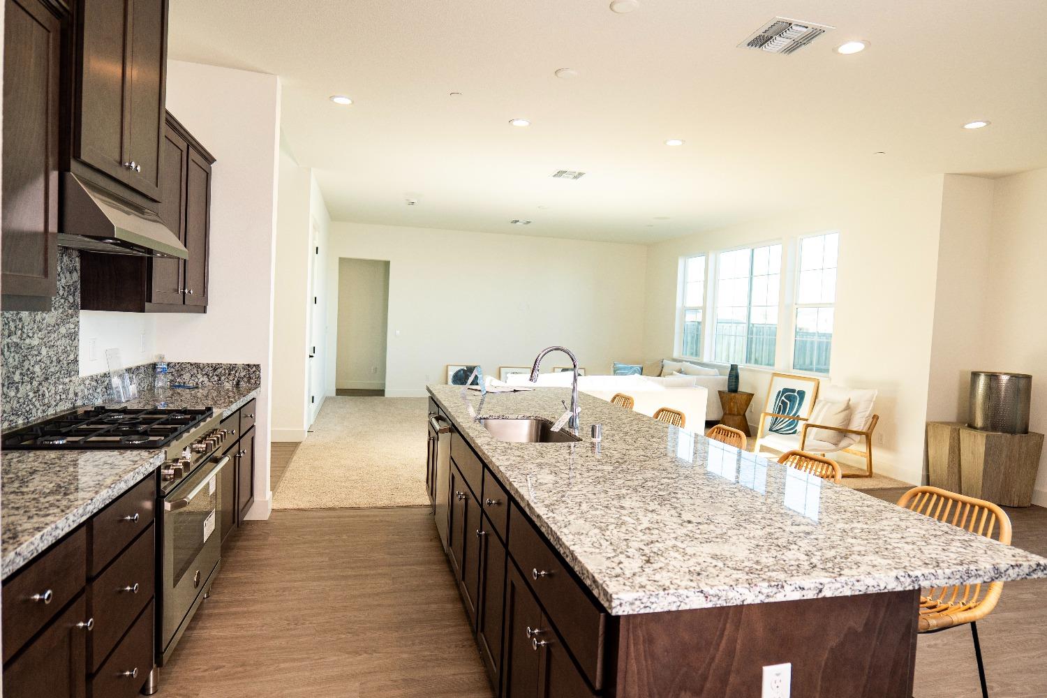 Detail Gallery Image 8 of 34 For 15912 Duggar Dr, Lathrop,  CA 95330 - 5 Beds | 4/1 Baths