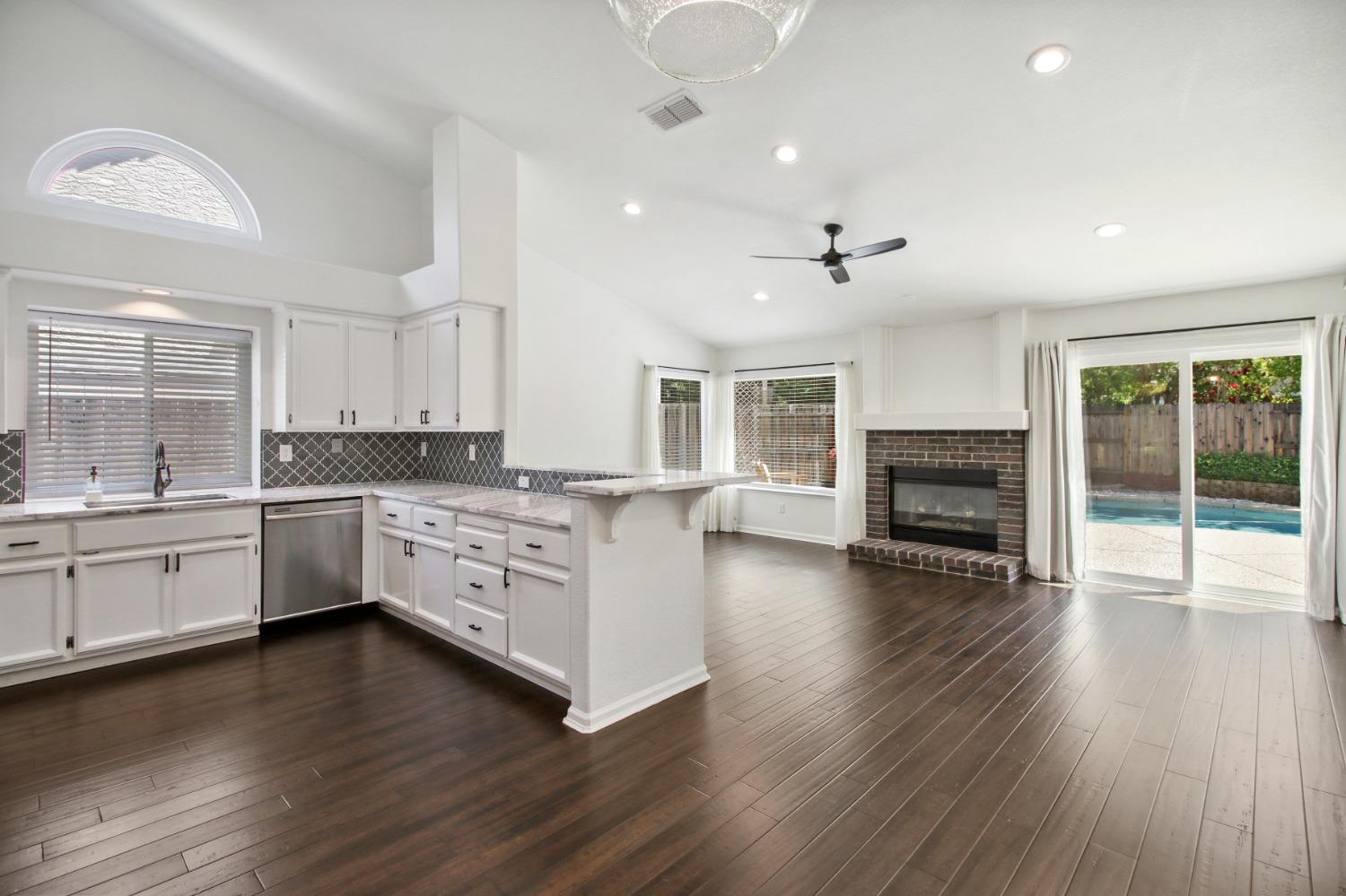Avenida Martina, Roseville, California image 11