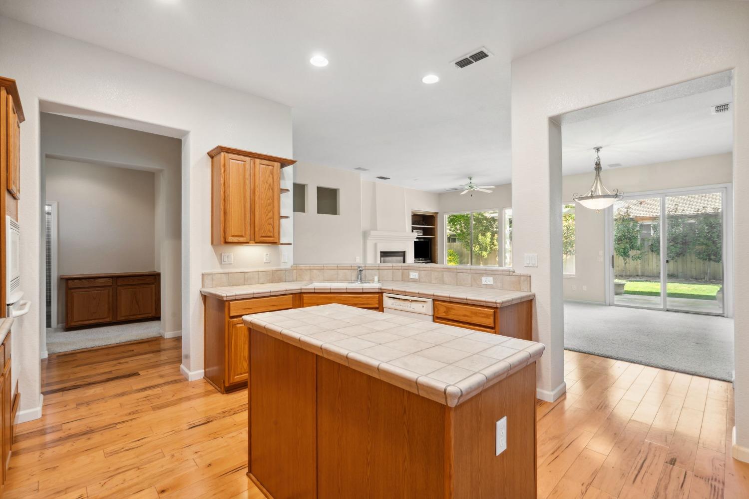 Mission Hills Drive, Sacramento, California image 15