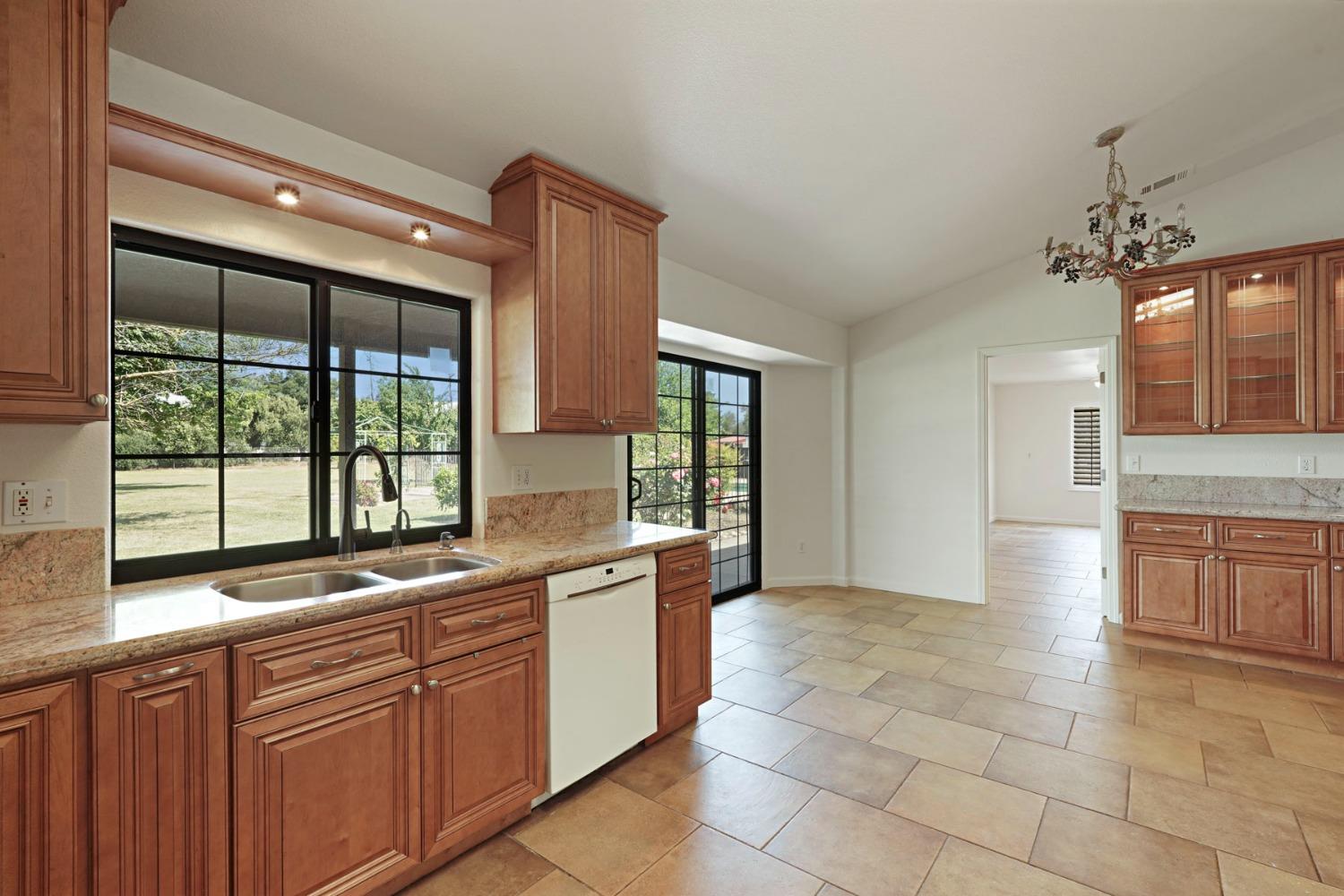 Detail Gallery Image 17 of 54 For 25292 White Fence Ct, Acampo,  CA 95220 - 4 Beds | 2 Baths