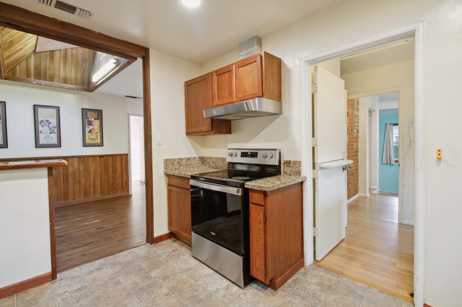 Detail Gallery Image 14 of 57 For 915 Eureka Ave, Davis,  CA 95616 - 6 Beds | 5 Baths
