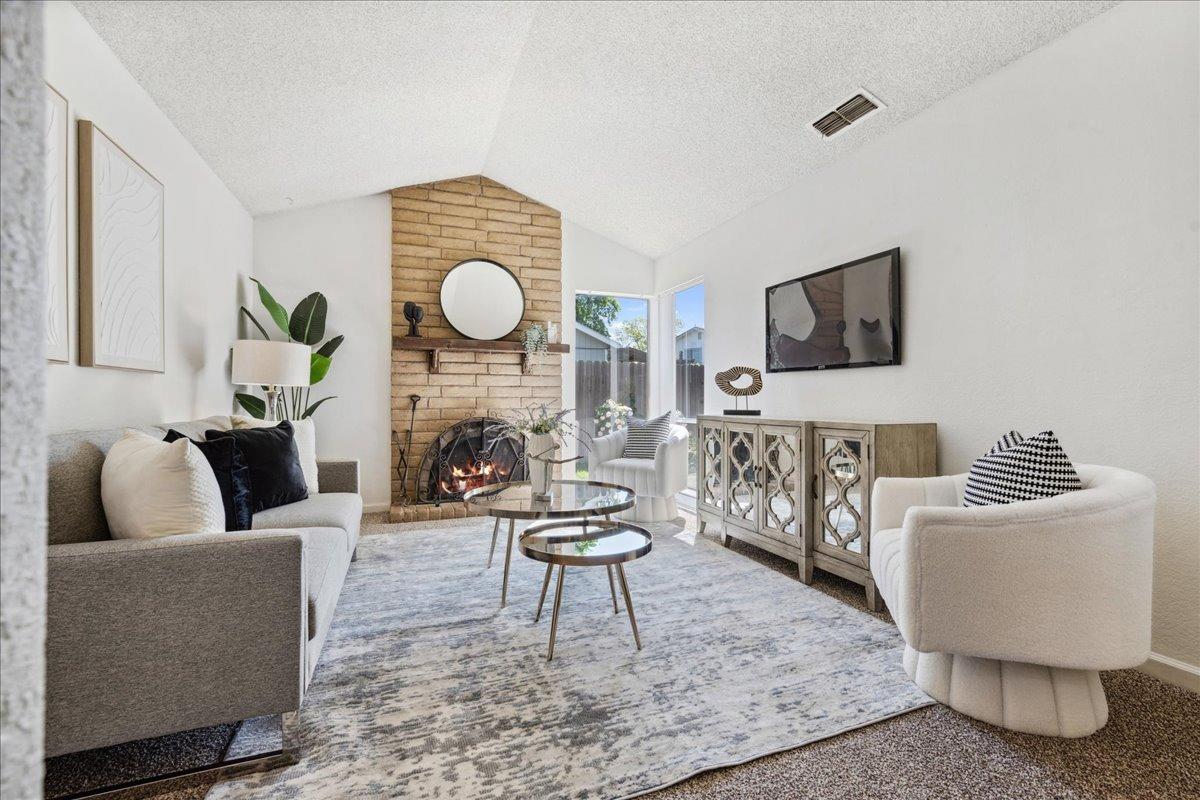 Detail Gallery Image 4 of 26 For 4308 Tallyho Dr, Sacramento,  CA 95826 - 3 Beds | 2 Baths