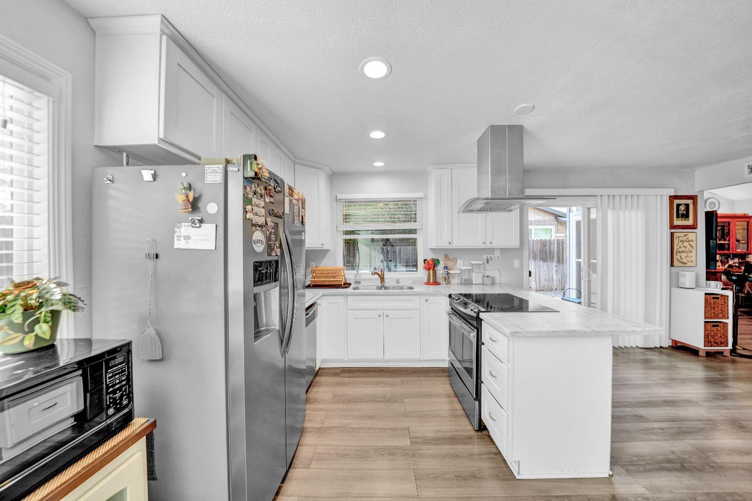 Detail Gallery Image 9 of 26 For 8017 Peppertree Way, Citrus Heights,  CA 95621 - 4 Beds | 2 Baths