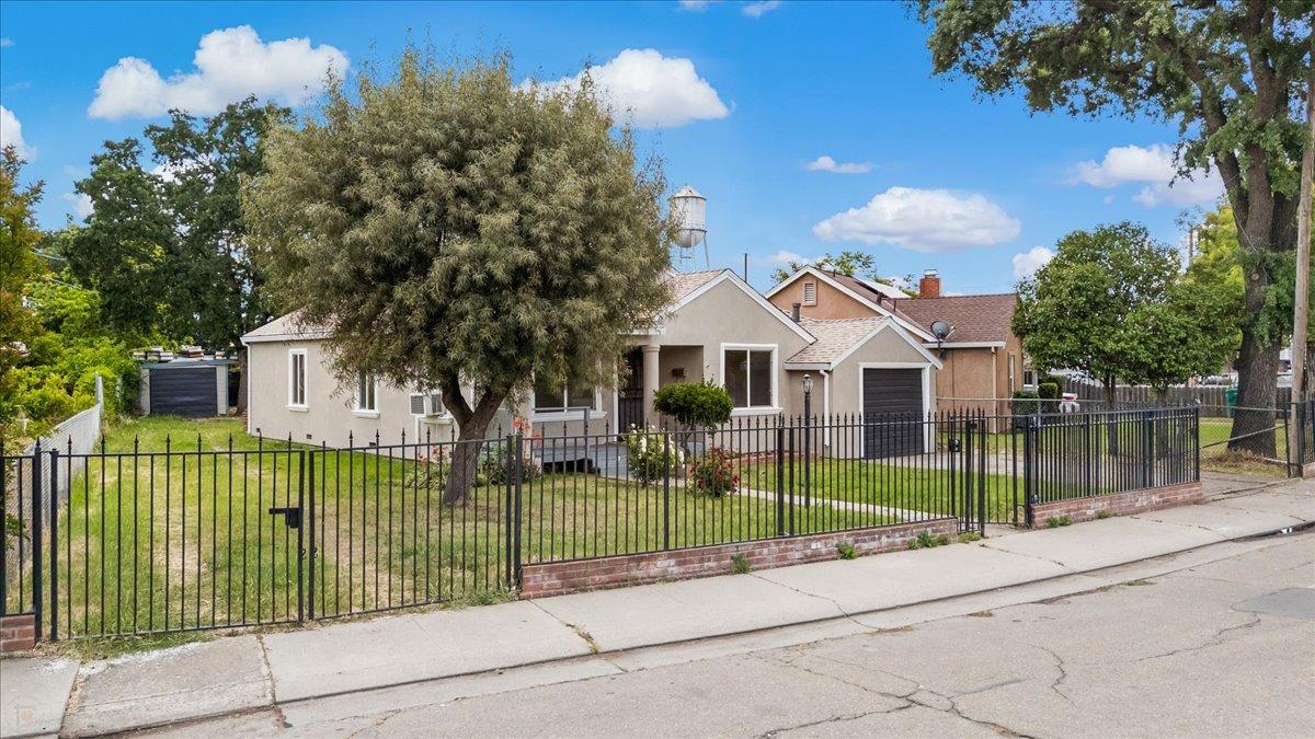 Sycamore Avenue, Stockton, California image 4