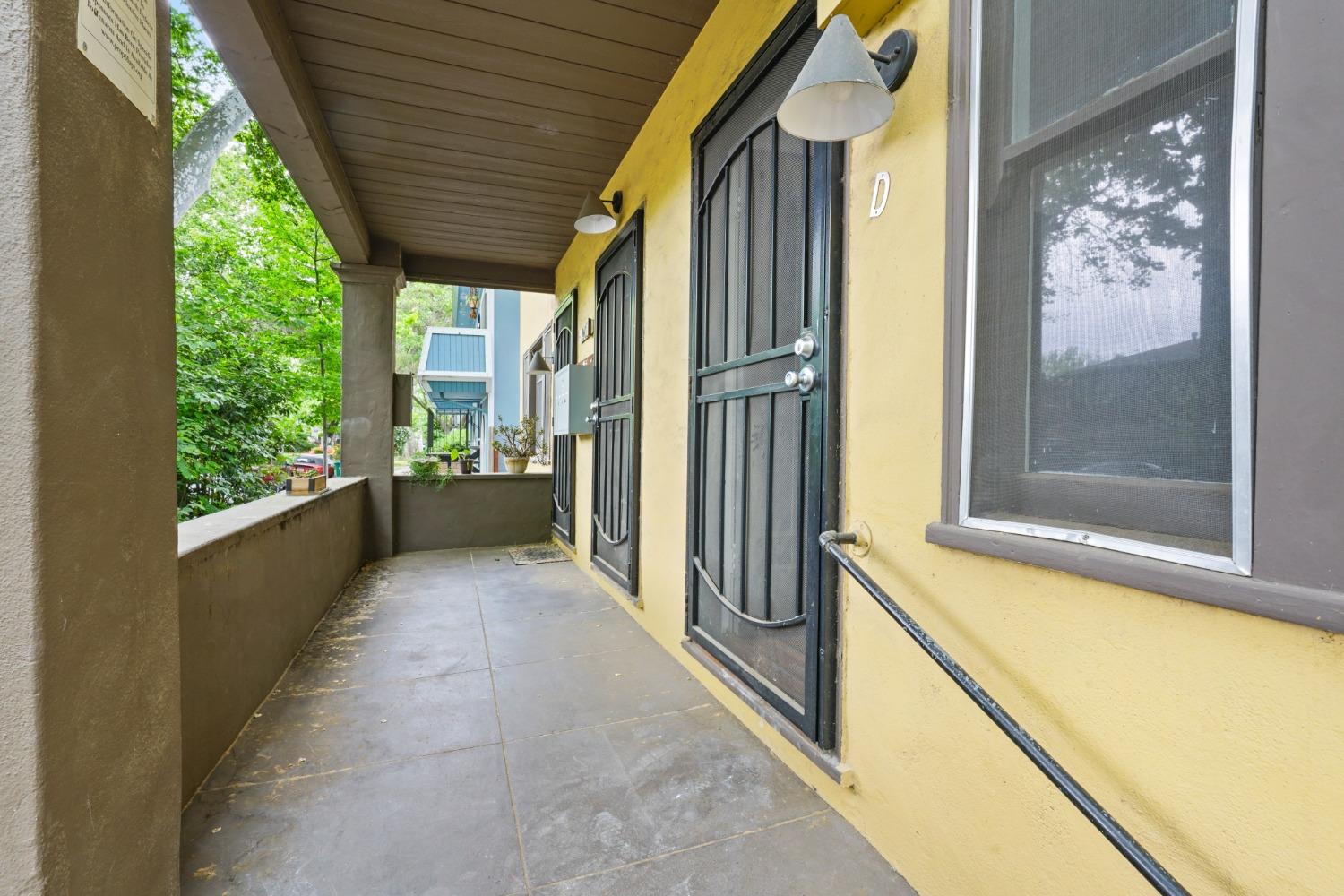 Detail Gallery Image 8 of 33 For 2400 F Street St, Sacramento,  CA 95816 - – Beds | – Baths