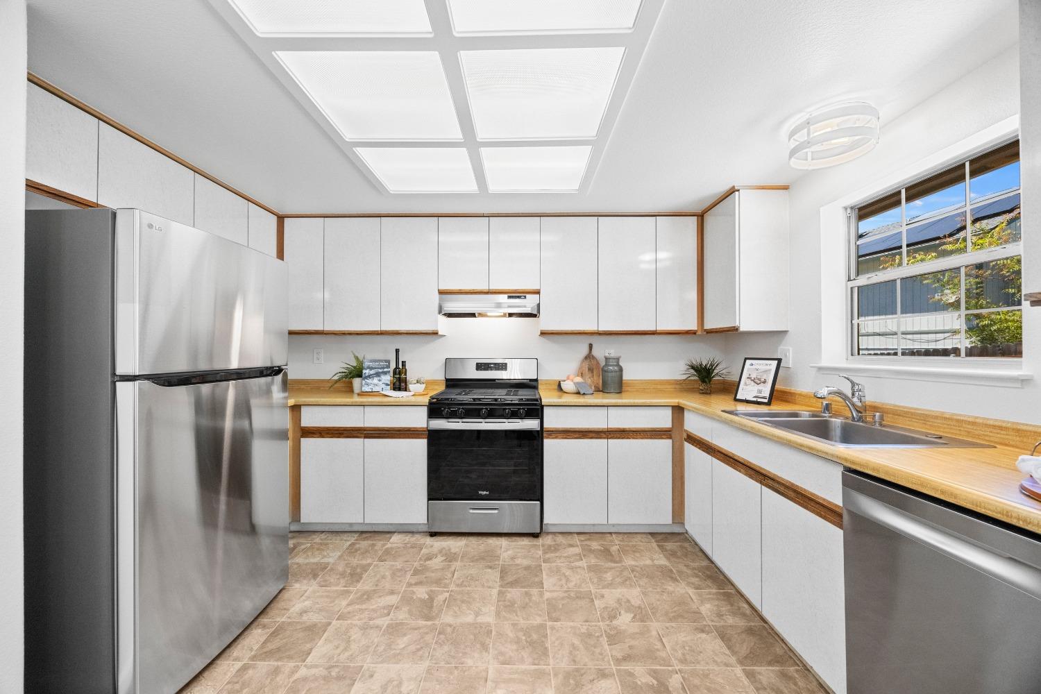 Detail Gallery Image 16 of 77 For 3401 Oxford Ct, Cameron Park,  CA 95682 - 3 Beds | 2 Baths