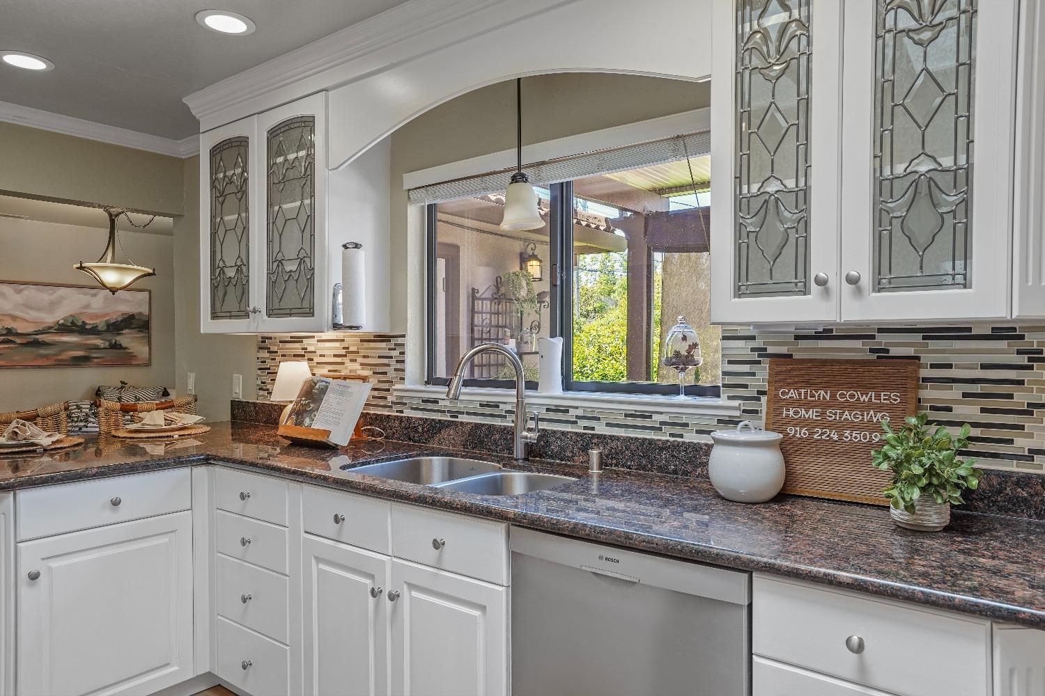 Los Molinos Way, Sacramento, California image 4