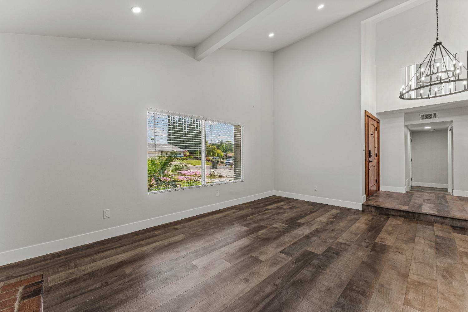 Detail Gallery Image 3 of 39 For 6865 Escallonia Dr, Orangevale,  CA 95662 - 3 Beds | 3 Baths