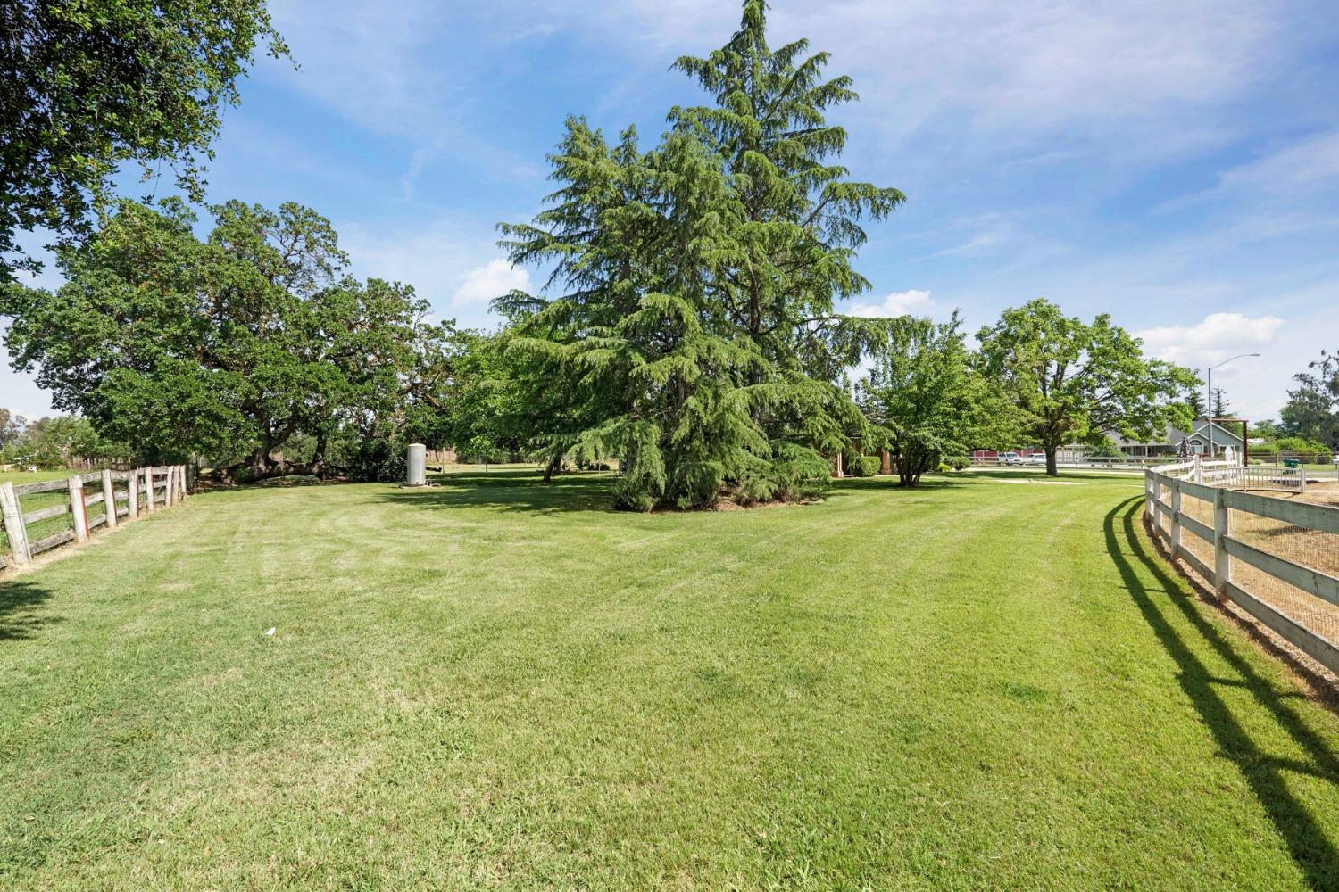 Detail Gallery Image 8 of 54 For 25292 White Fence Ct, Acampo,  CA 95220 - 4 Beds | 2 Baths
