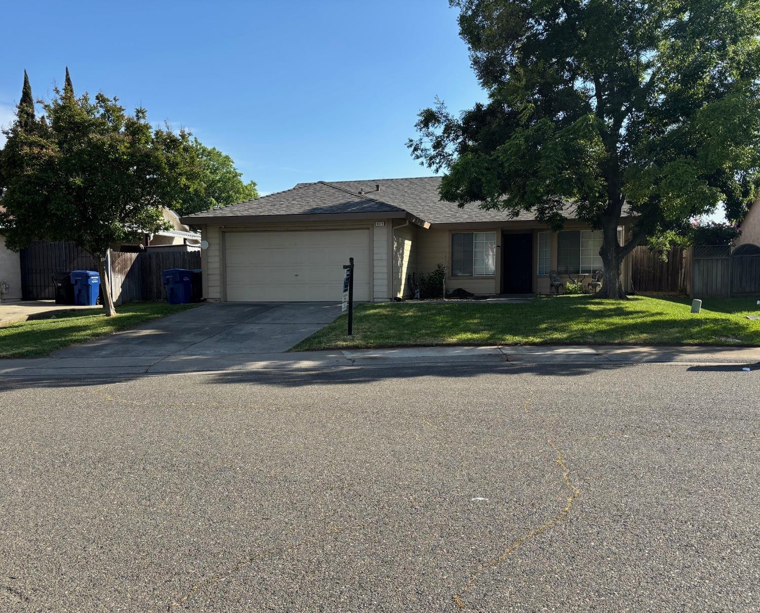 Detail Gallery Image 1 of 3 For 8374 Chevalier Way, Sacramento,  CA 95828 - 3 Beds | 2 Baths