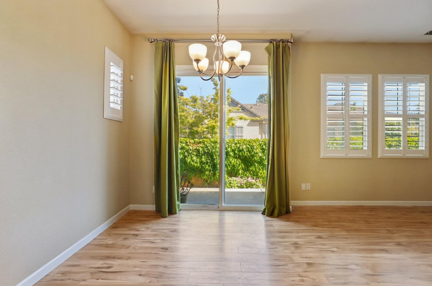 Detail Gallery Image 12 of 41 For 8040 Linda Isle Ln, Sacramento,  CA 95831 - 3 Beds | 2 Baths