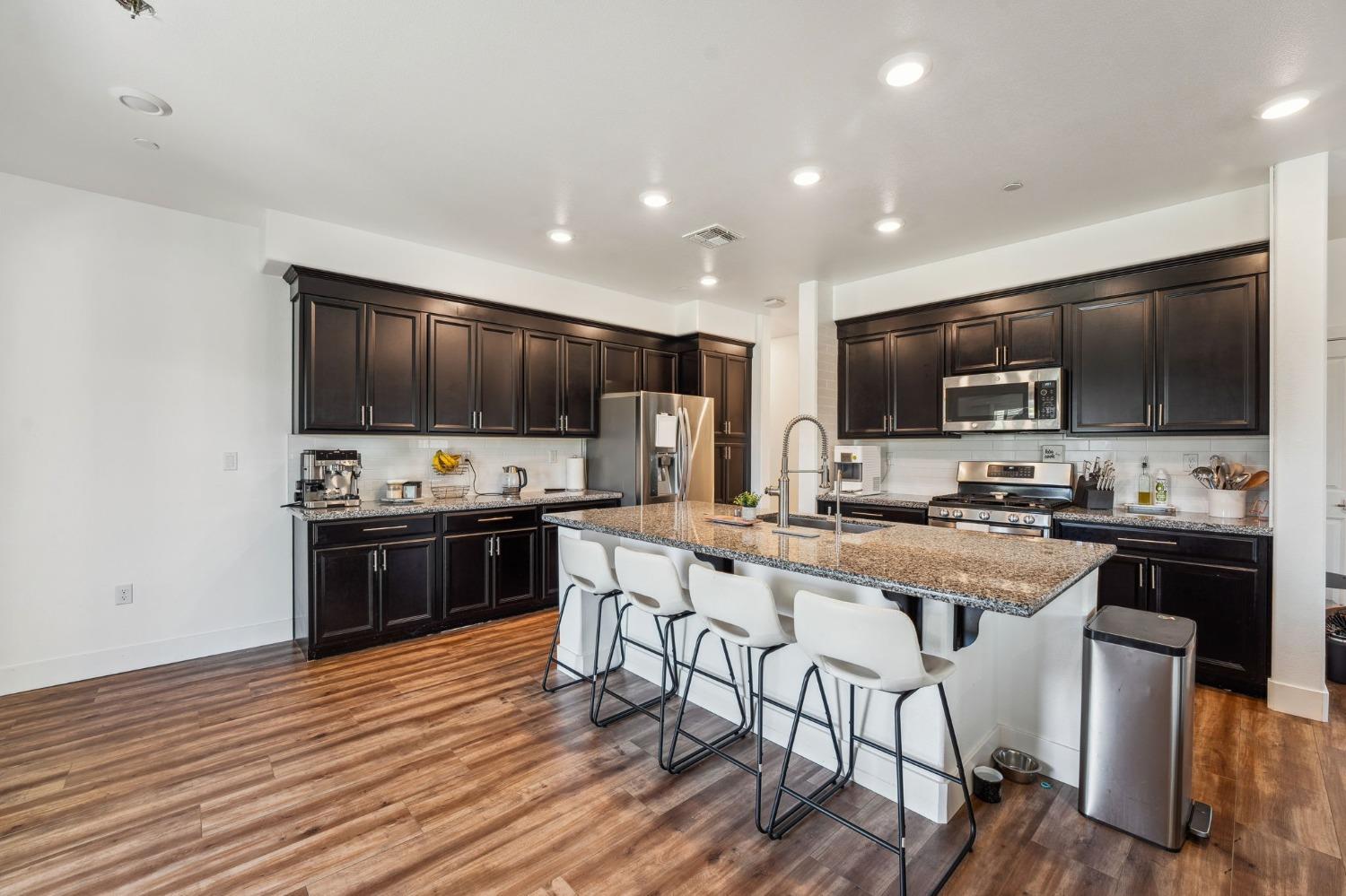 Abbeylane Way, Olivehurst, California image 5
