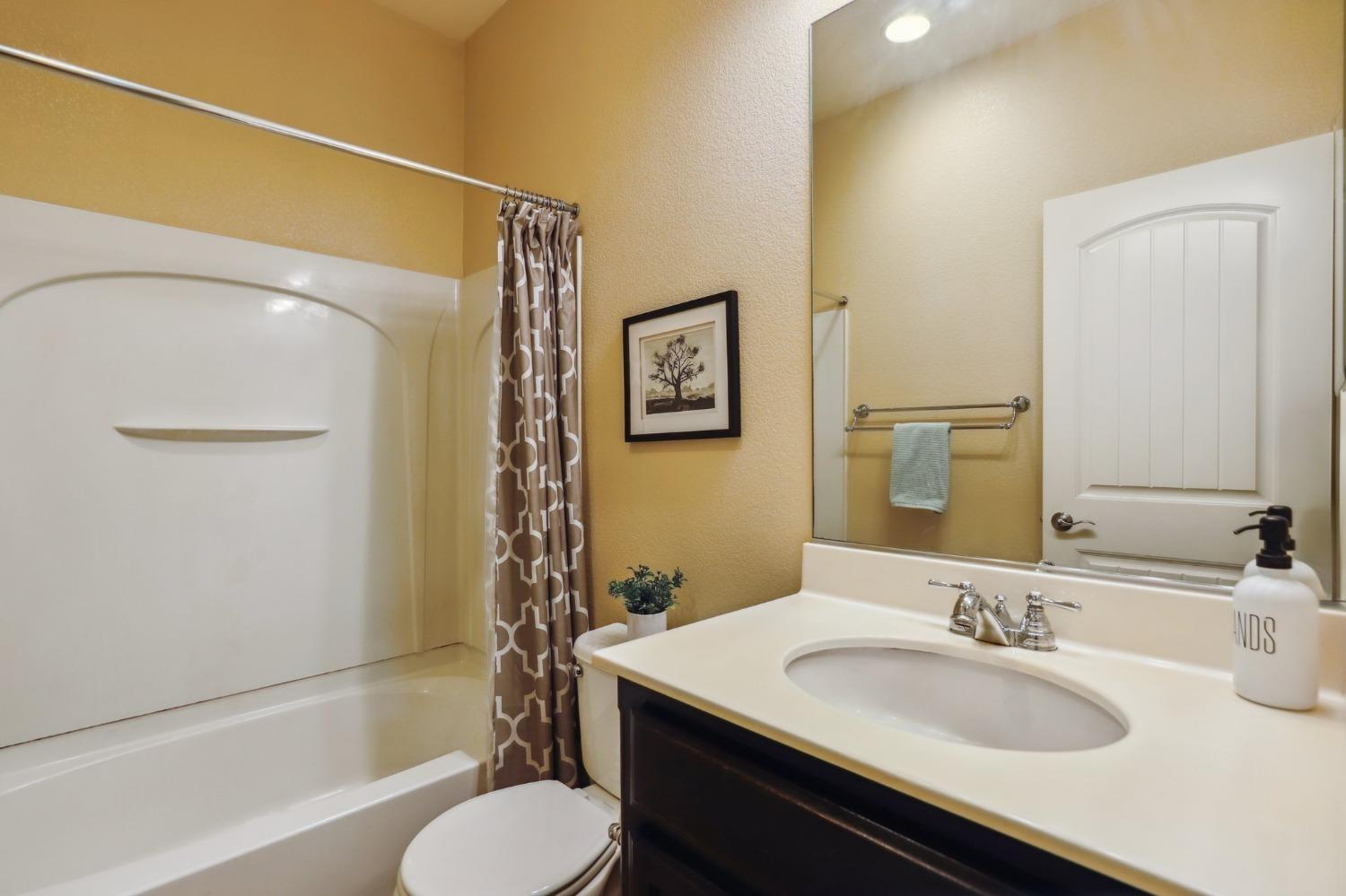 Detail Gallery Image 19 of 41 For 8040 Linda Isle Ln, Sacramento,  CA 95831 - 3 Beds | 2 Baths