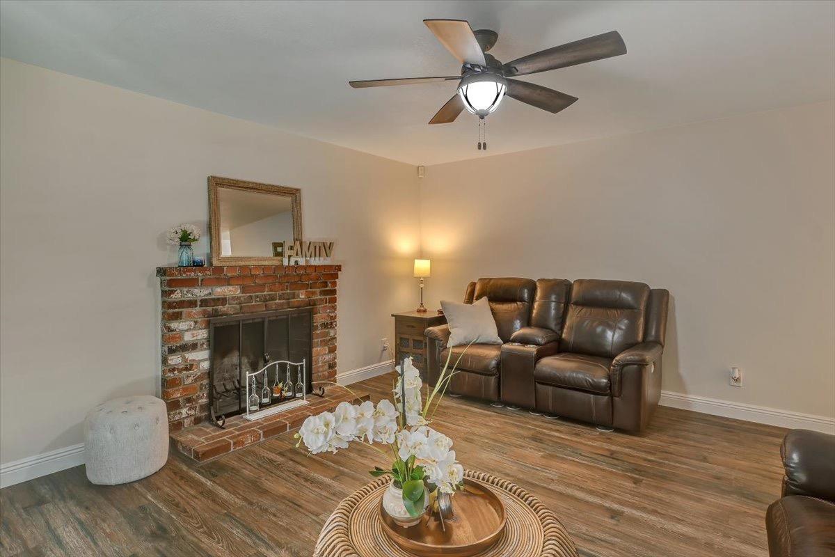 Detail Gallery Image 8 of 42 For 5401 Norway Dr, Orangevale,  CA 95662 - 4 Beds | 2 Baths