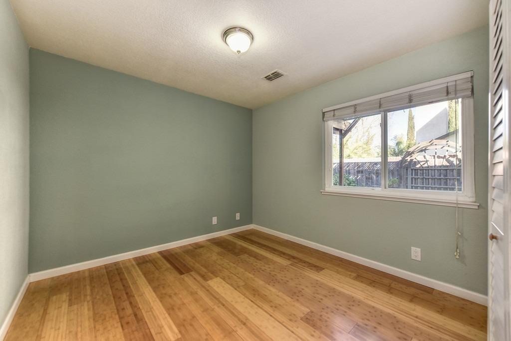 Detail Gallery Image 19 of 22 For 195 River Run Cir, Sacramento,  CA 95833 - 3 Beds | 2 Baths