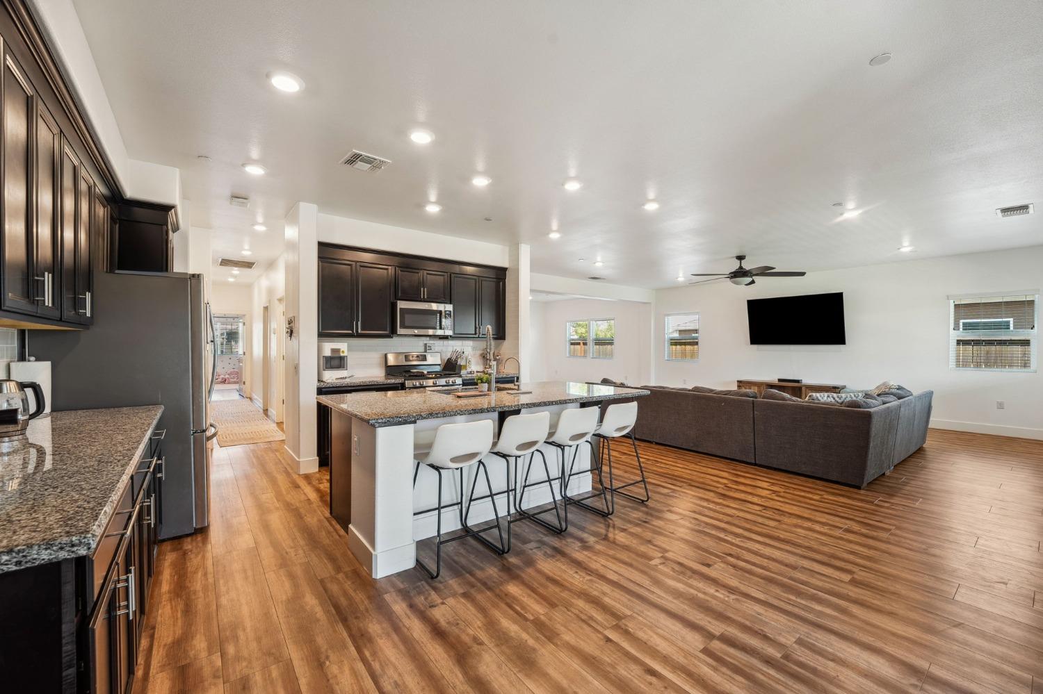 Abbeylane Way, Olivehurst, California image 6