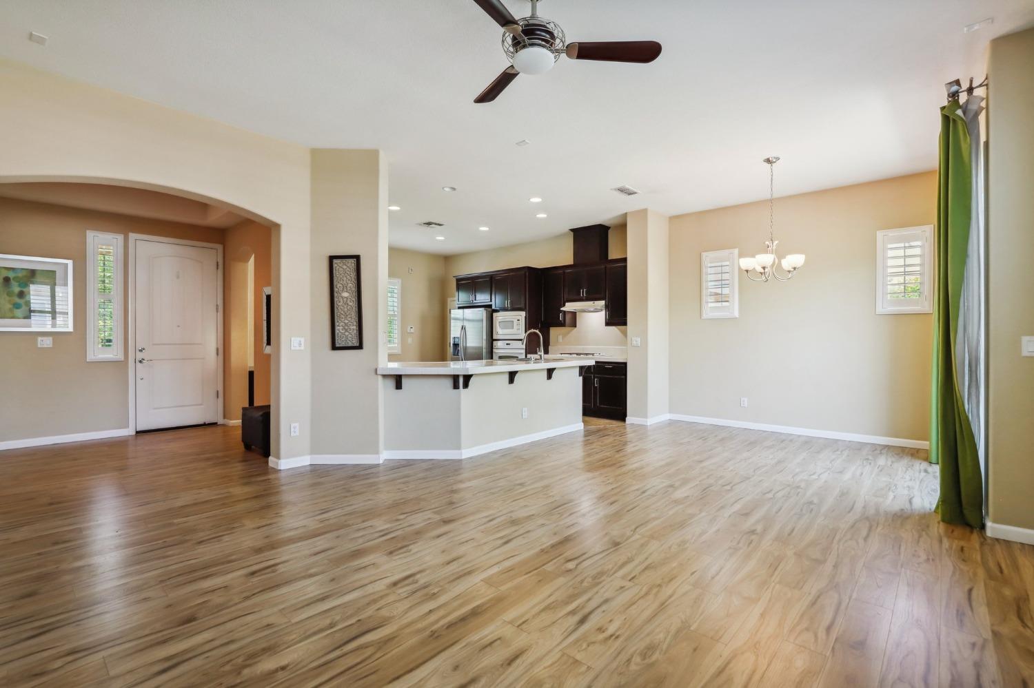 Detail Gallery Image 9 of 41 For 8040 Linda Isle Ln, Sacramento,  CA 95831 - 3 Beds | 2 Baths