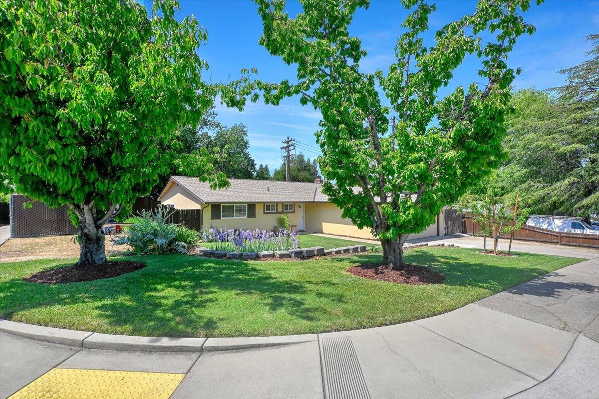 Detail Gallery Image 5 of 42 For 5401 Norway Dr, Orangevale,  CA 95662 - 4 Beds | 2 Baths