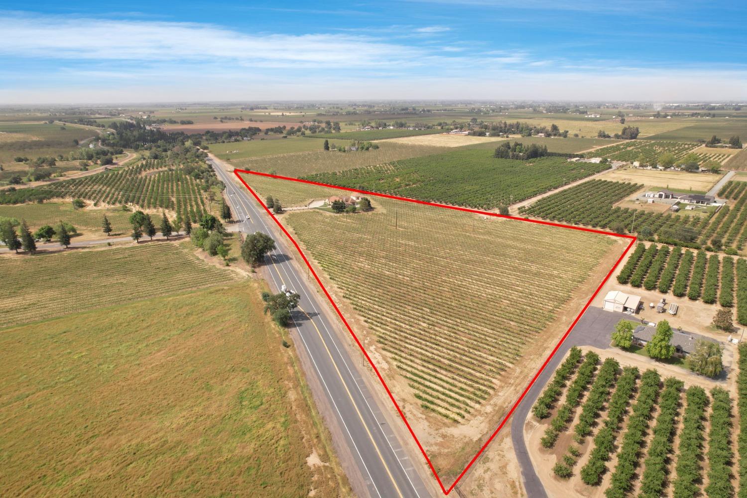 Detail Gallery Image 3 of 82 For 16355 N Highway 88, Lodi,  CA 95240 - 5 Beds | 4 Baths