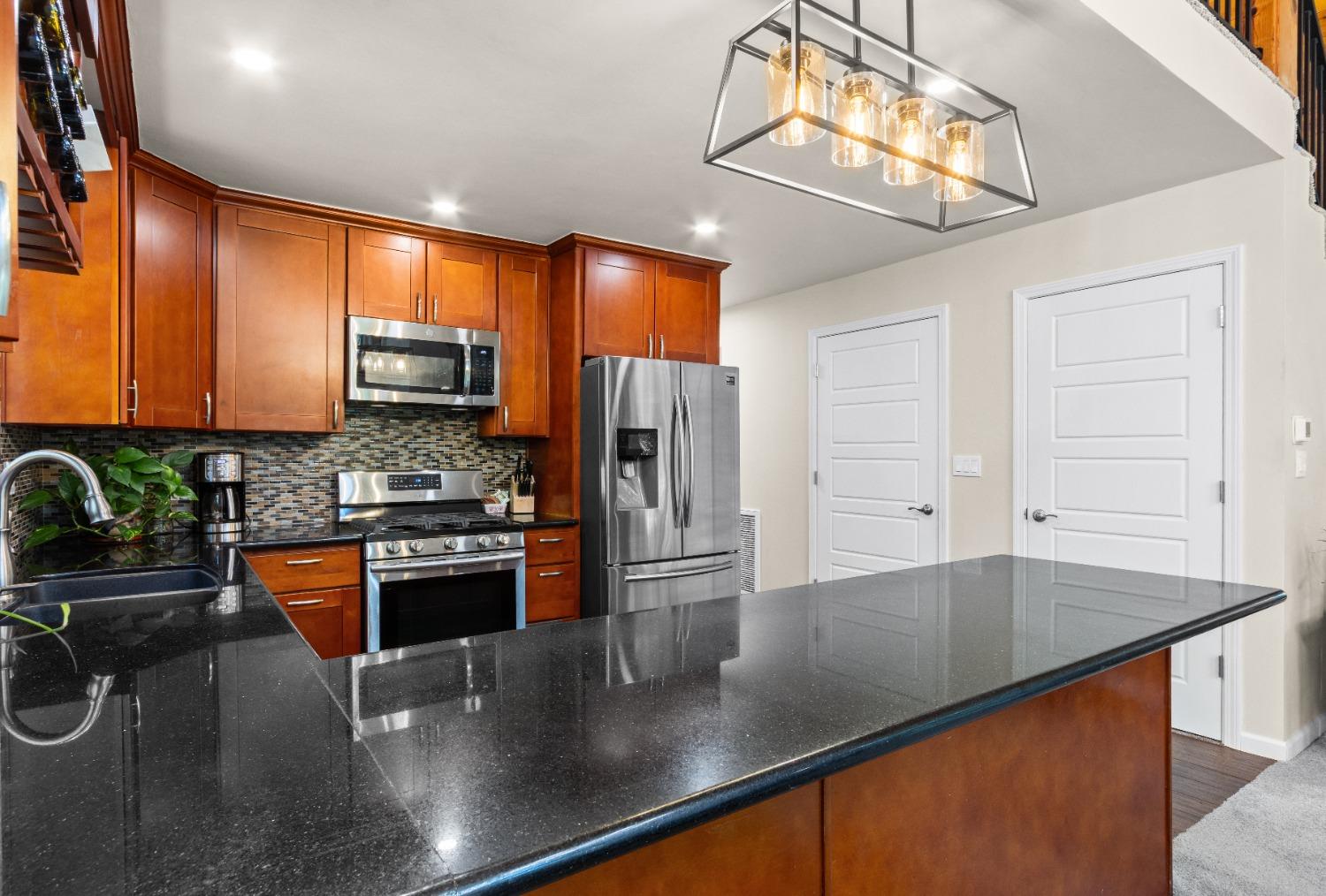 Detail Gallery Image 8 of 44 For 6360 Red Robin Rd, Placerville,  CA 95667 - 4 Beds | 2 Baths