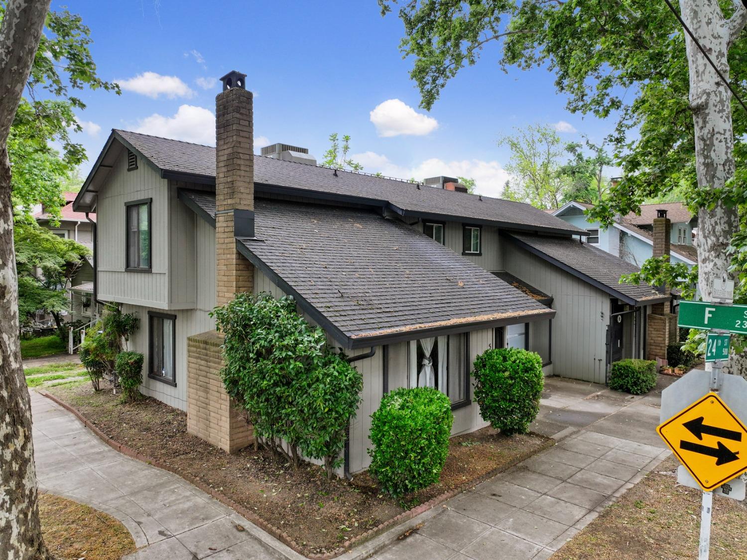 Detail Gallery Image 2 of 8 For 2331 F St, Sacramento,  CA 95816 - – Beds | – Baths