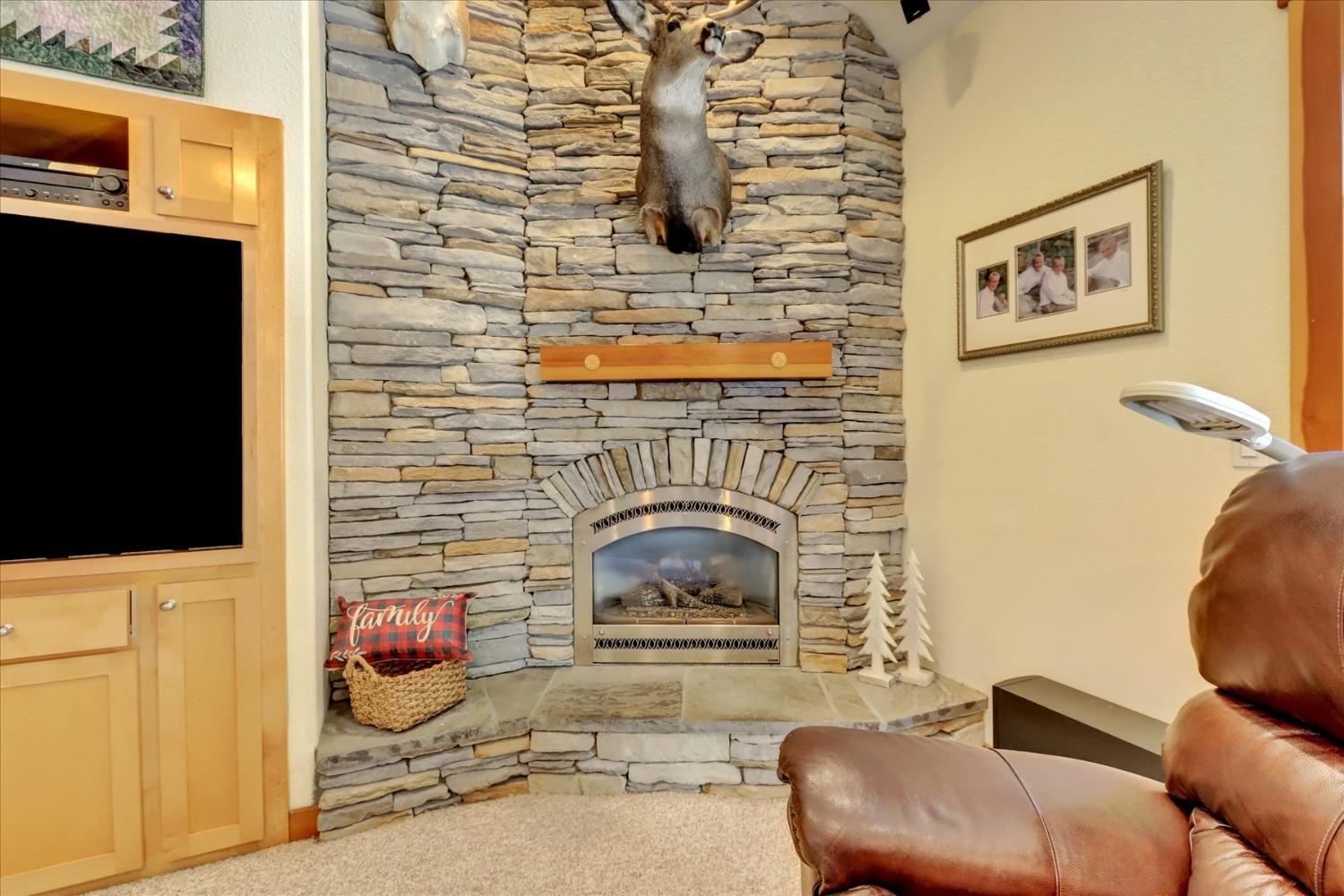 Detail Gallery Image 19 of 80 For 12673 Hoppy Hollow Rd, Grass Valley,  CA 95945 - 4 Beds | 3/1 Baths
