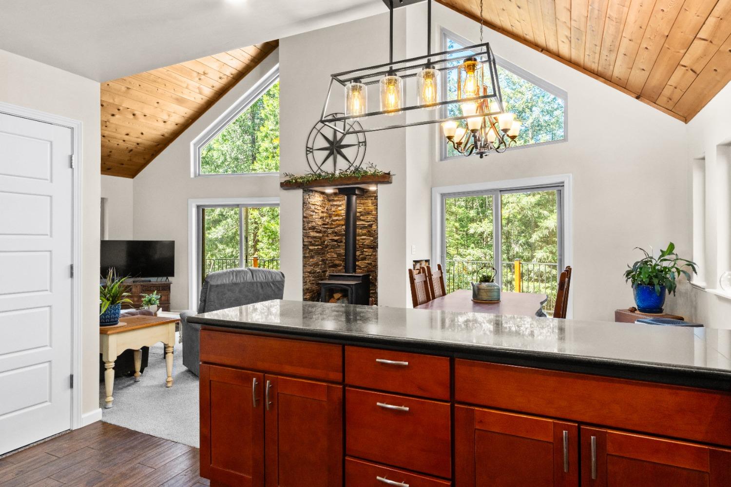 Detail Gallery Image 5 of 44 For 6360 Red Robin Rd, Placerville,  CA 95667 - 4 Beds | 2 Baths