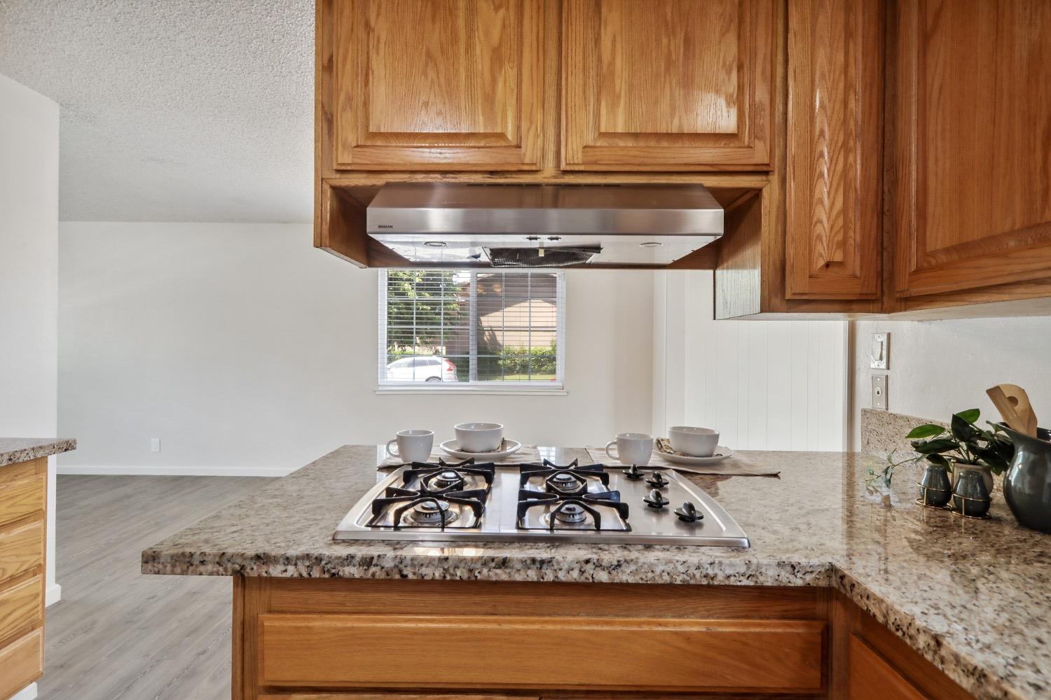 Detail Gallery Image 17 of 44 For 9101 La Riviera Dr, Sacramento,  CA 95826 - 4 Beds | 2 Baths
