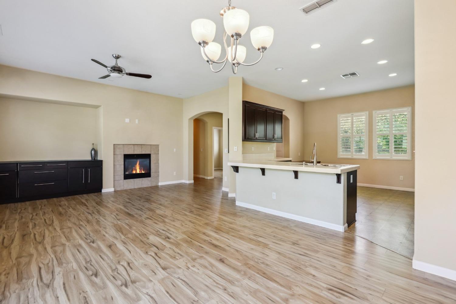 Detail Gallery Image 7 of 41 For 8040 Linda Isle Ln, Sacramento,  CA 95831 - 3 Beds | 2 Baths