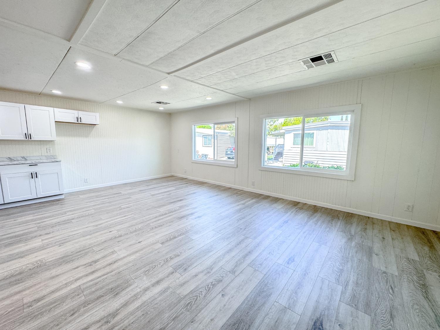 Detail Gallery Image 9 of 48 For 5836 Stonyford, Sacramento,  CA 95842 - 3 Beds | 2 Baths