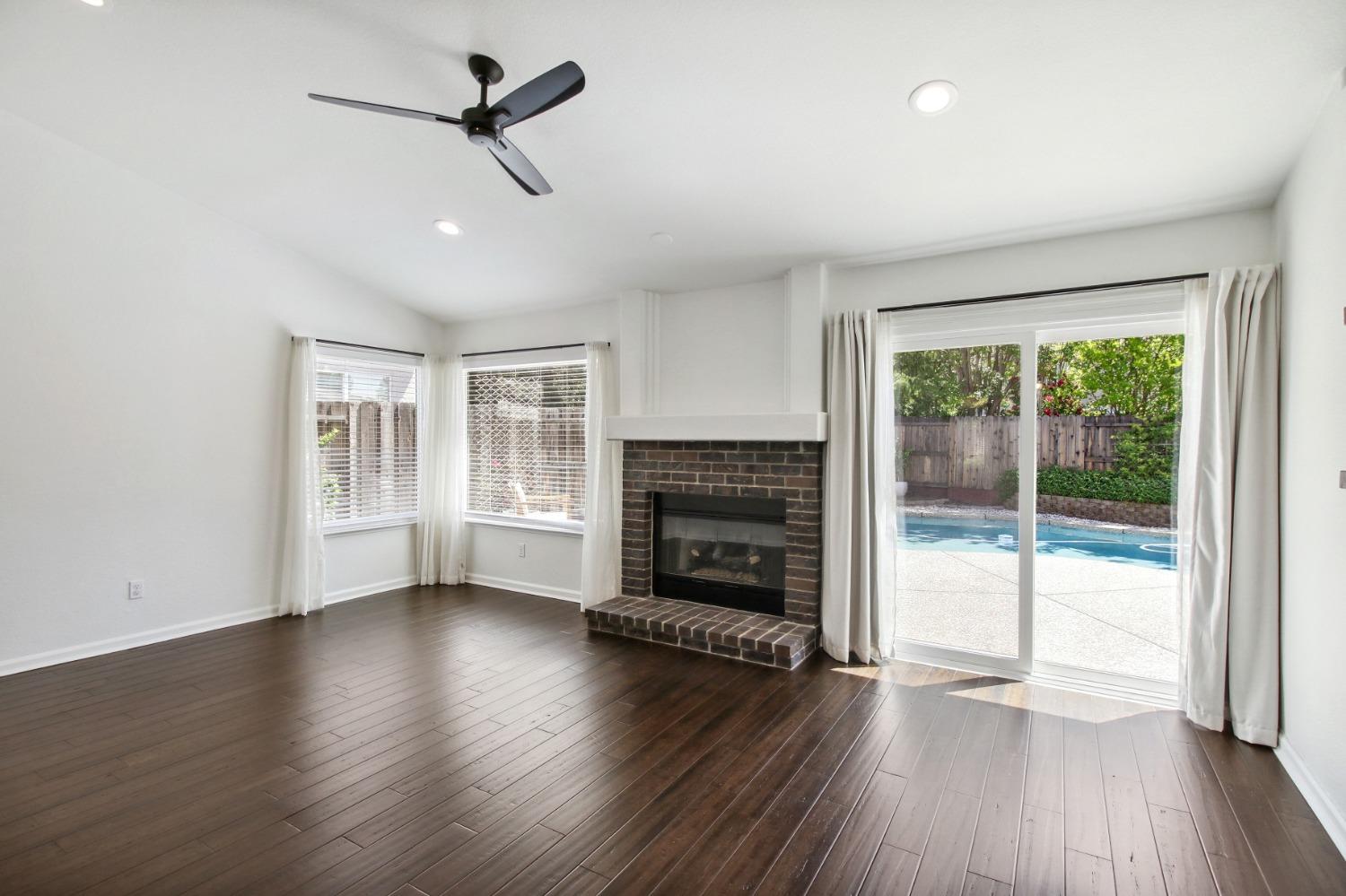 Avenida Martina, Roseville, California image 14