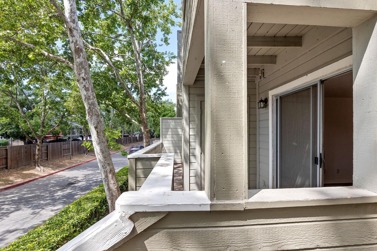Photo #3: 225053638 Listing 