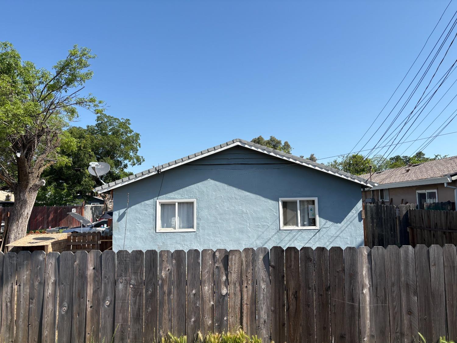 Detail Gallery Image 1 of 6 For 1517 Orlando Way, Sacramento,  CA 95815 - – Beds | – Baths